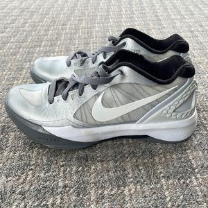 Nike Zoom Flywire Sneaker